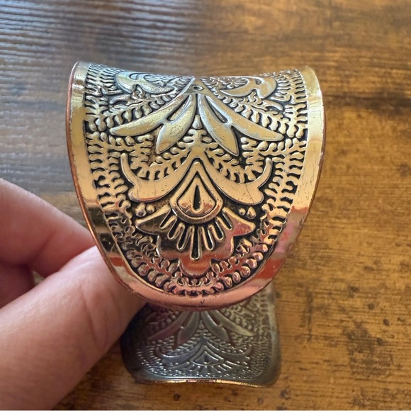 Unavailable-Vintage Floral Etched Art Silver Nickel 2” Wide - Picture 4 of 6